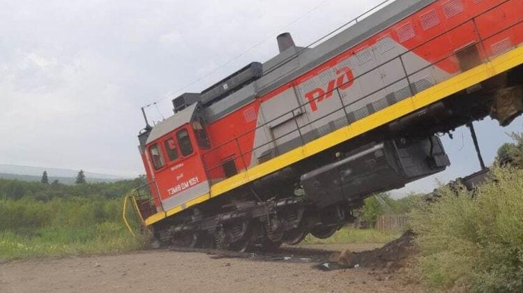 Russian train derailed and crashed on dirt road